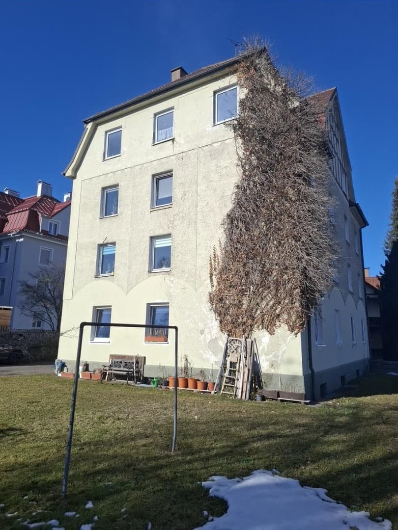 Mehrfamilienhaus in Kempten, Sankt Mang mit 8 Wohnungen, 3 Garagen und Ausbaupotenzial