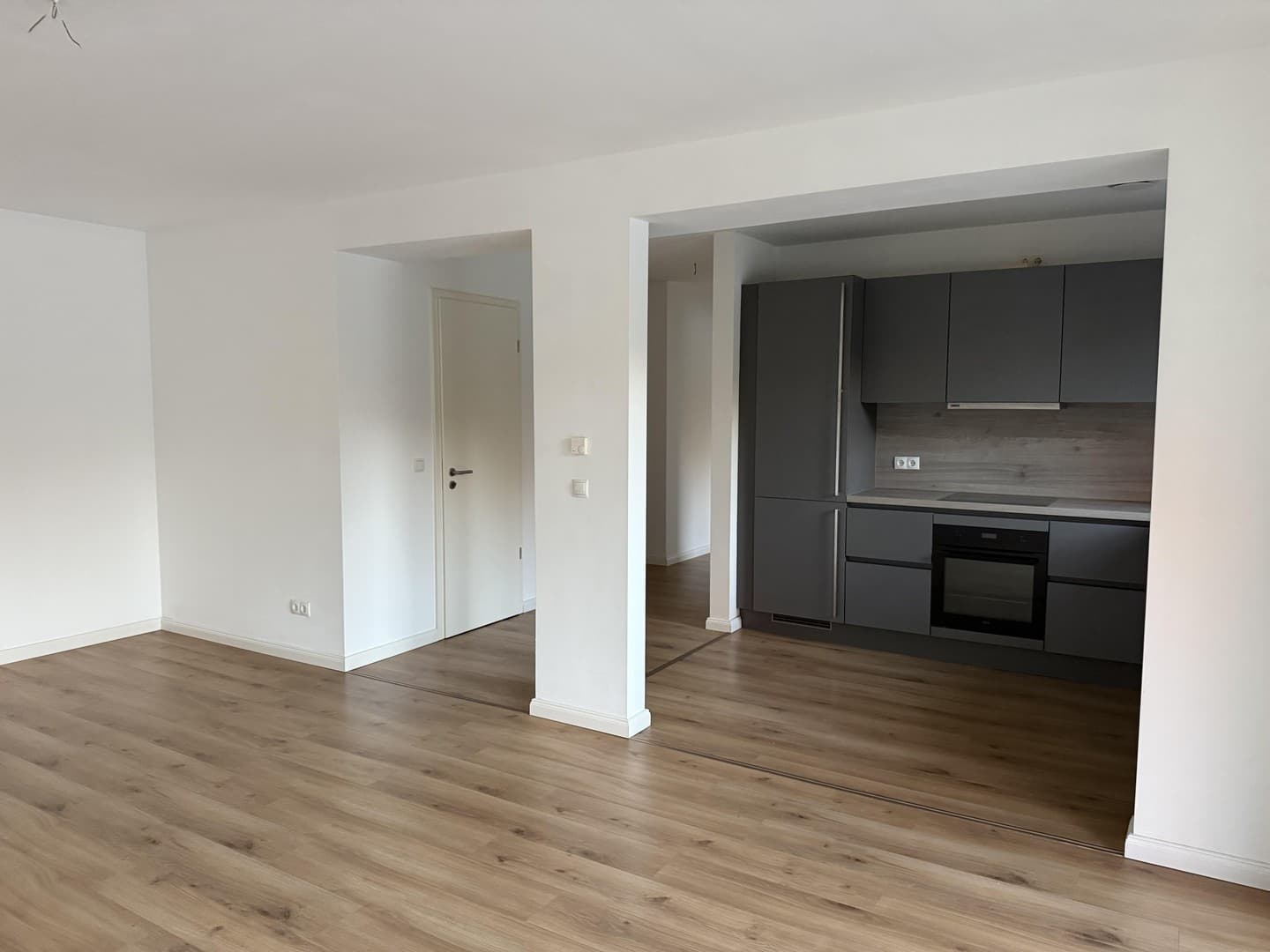 Moderne und Großzügige 2-Zimmer-Wohnung mit Balkon im Herzen von Pinneberg
