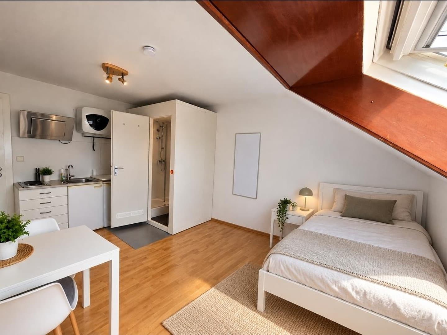 Urbanes Mikroapartment mit Weitblick in Stuttgart-Mitte – 17,2 m²