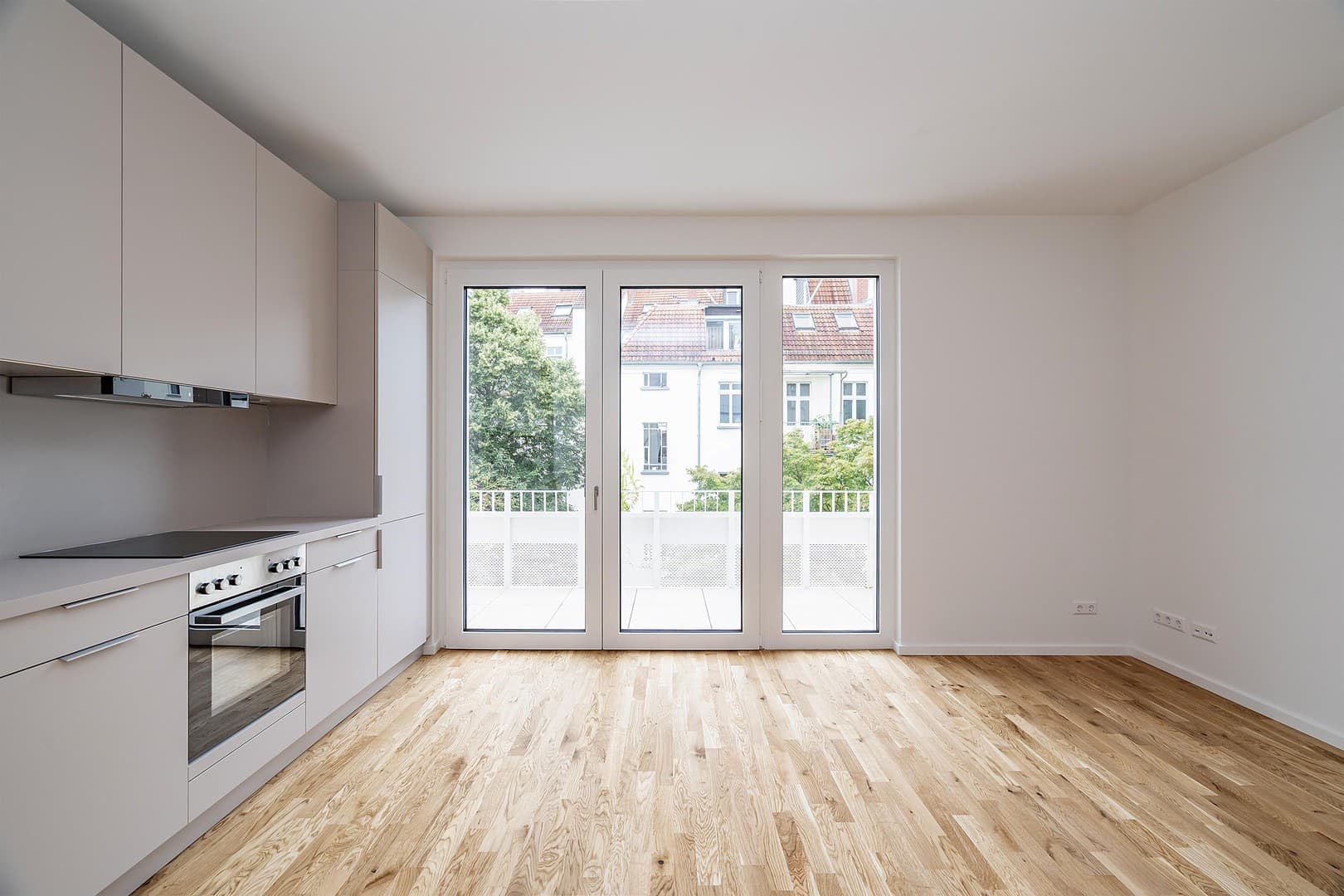 Helle 2-Zimmer-Wohnung mit Einbauküche, Balkon & Aufzug in Berlin-Pankow