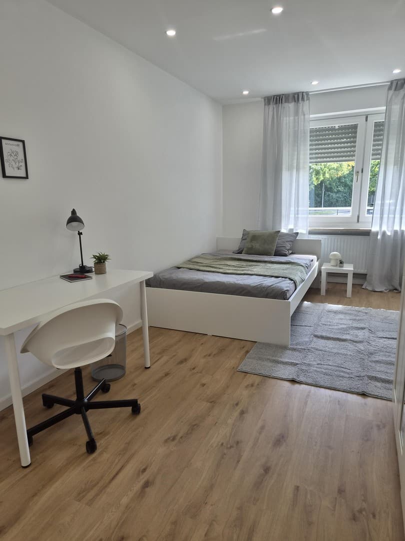 Tolles Zimmer in neu gegründeter 4-Zimmer-WG - Erstbezug nach Sanierung!