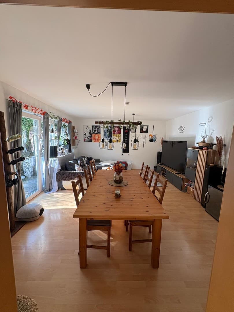 90qm 3-Zimmer Wohnung mit Terrasse, Einbauküche und Stellplatz