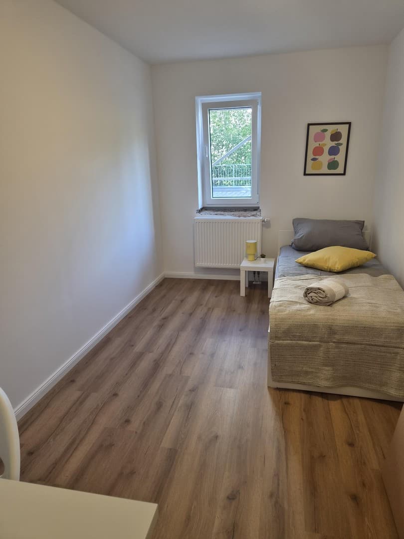 Zimmer in 3er WG im Erdgeschoss, voll ausgestattet, München Moosach