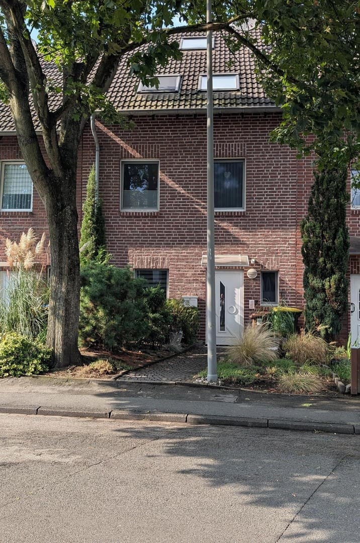 Gepflegtes Reihenmittelhaus mit hübschem Garten in Oberhausen Osterfeld-West + + + provisionsfrei !