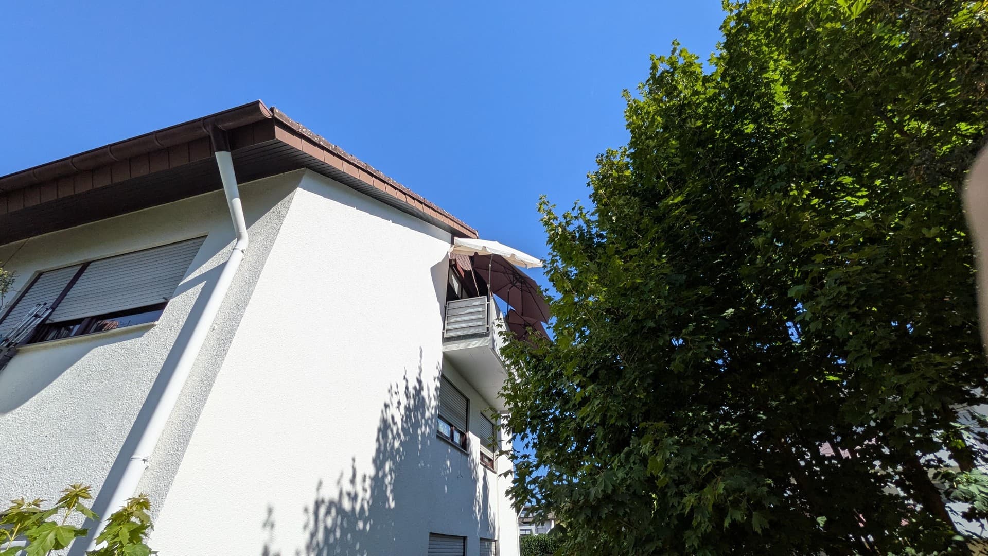 Ruhig & bahnhofsnah: Vermietete 3 ZW mit Garage & Ost-Balkon in Norsingen