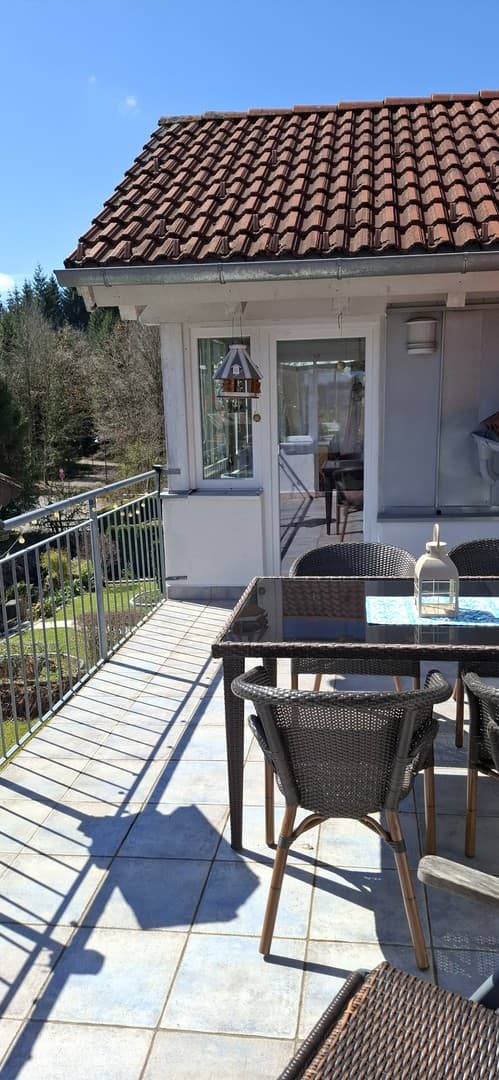 Exklusive, sonnige, aussergewöhnliche 5 Zimmer Dachgeschosswohnung am Waldrand