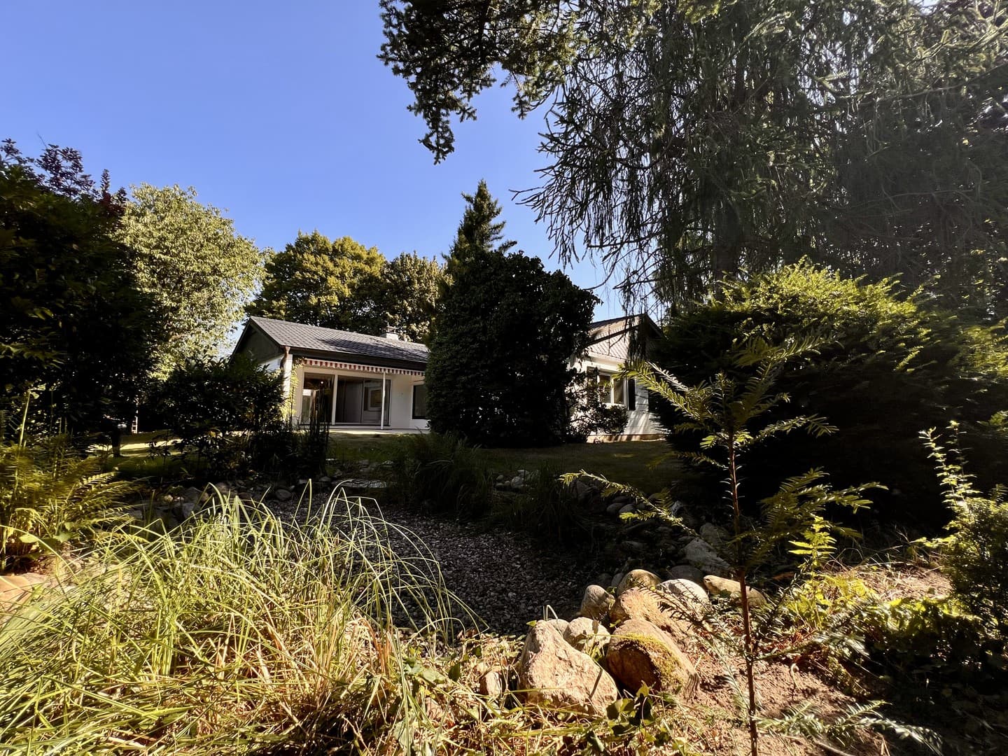 Heller 5-Zimmer-Bungalow mit Kamin, großem Garten & Doppelgarage | Stadtgrenze Hamburg