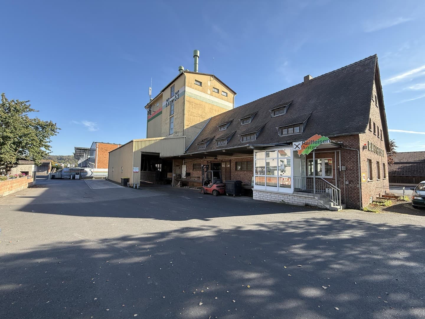 GUTE LAGE IN GUDENSBERG - Vielseitig nutzbare Gewerbeimmobilie mit Lager- und Freiflächen