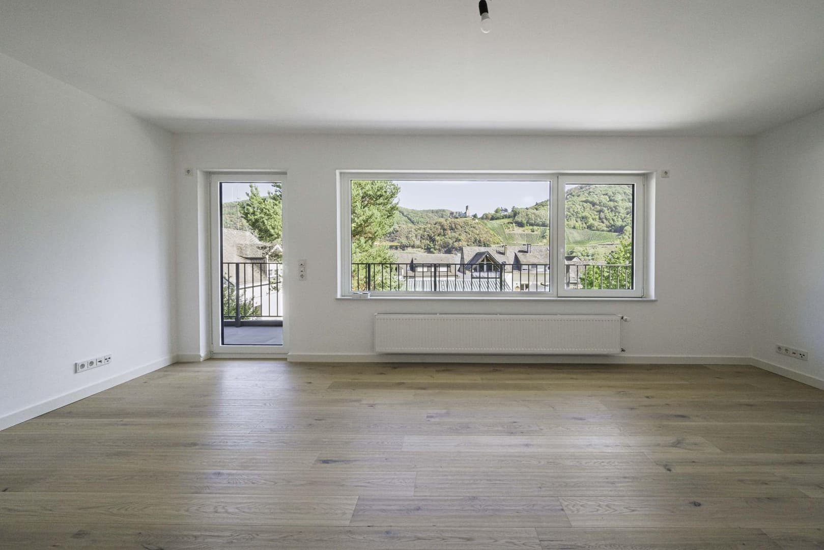 Ein Haus mit Aussicht – ca. 120 m² mit Burgblick, modernisiert und klimatisiert