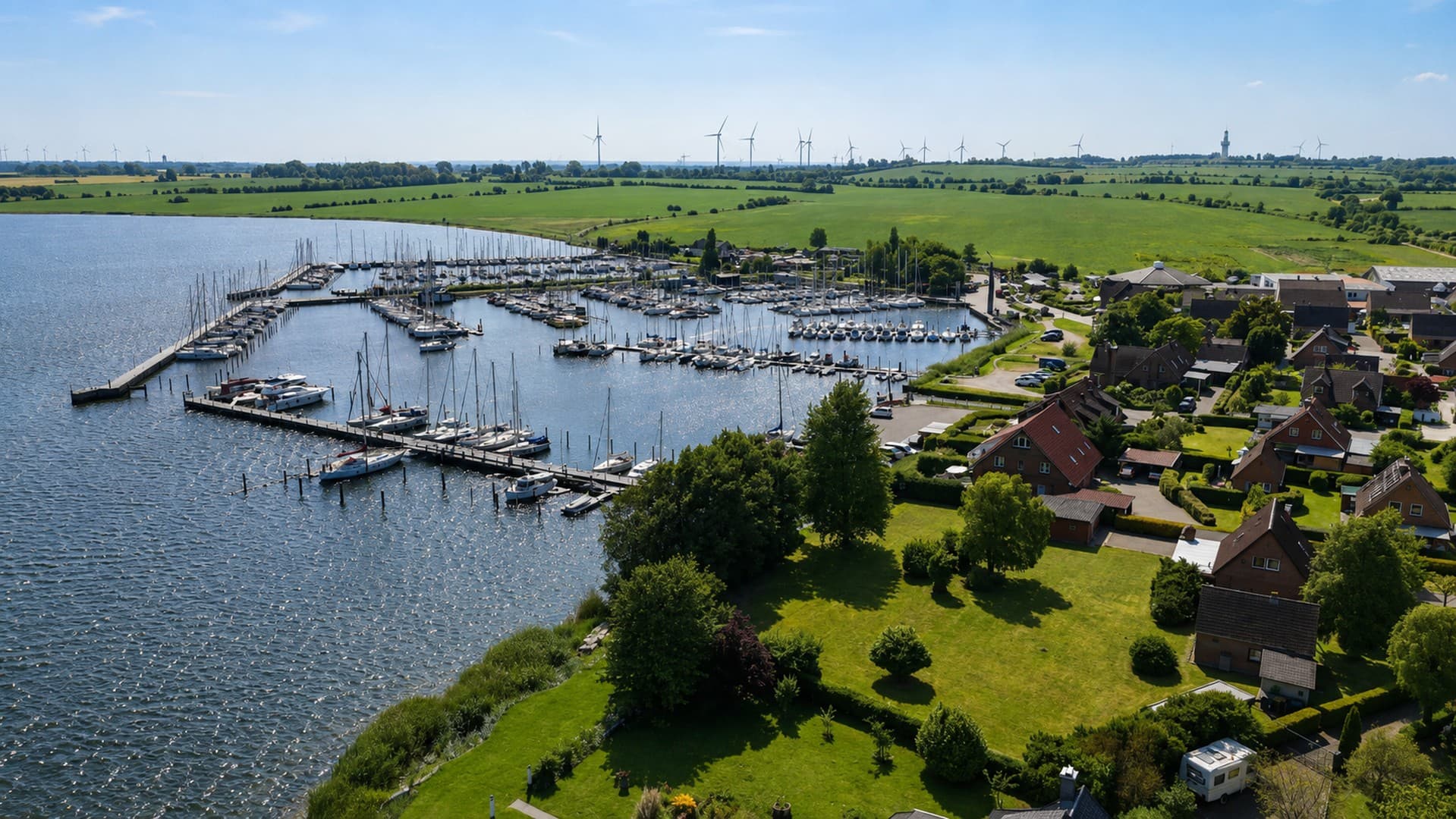 Baugrundstück 721 m² – erste Meereslinie am Fehmarnsund, Yachthafen in Sichtweite