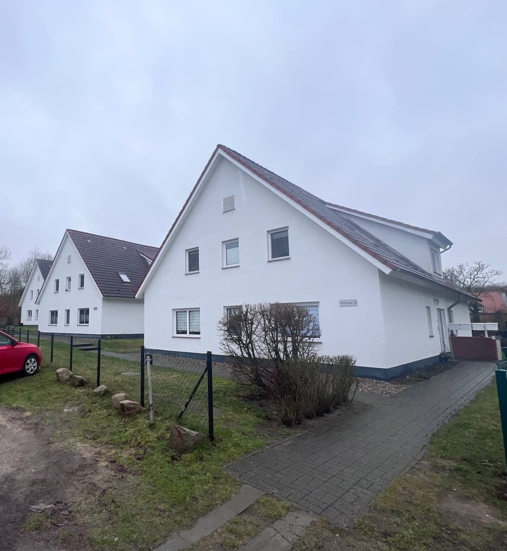 Renovierte 3- Zimmer Erdgeschosswohnung mit EBK und Terrasse in ruhiger Lage in 23974 Neuburg