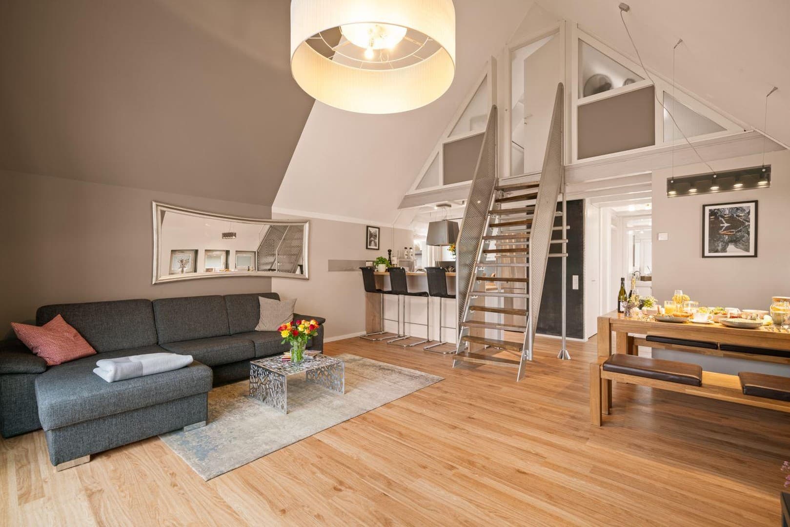 Wohnen auf Zeit am Bodensee: möblierte 2,5-Zimmer-Wohnung mit großem Balkon, Strand in 3 Gehminuten