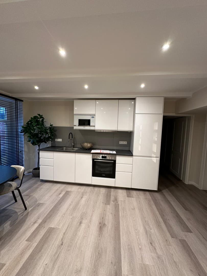 Vollständig möblierte 3-Zimmer KfW Wohnung mit Küche & Balkon in bester Lage von Wiesbaden Mitte