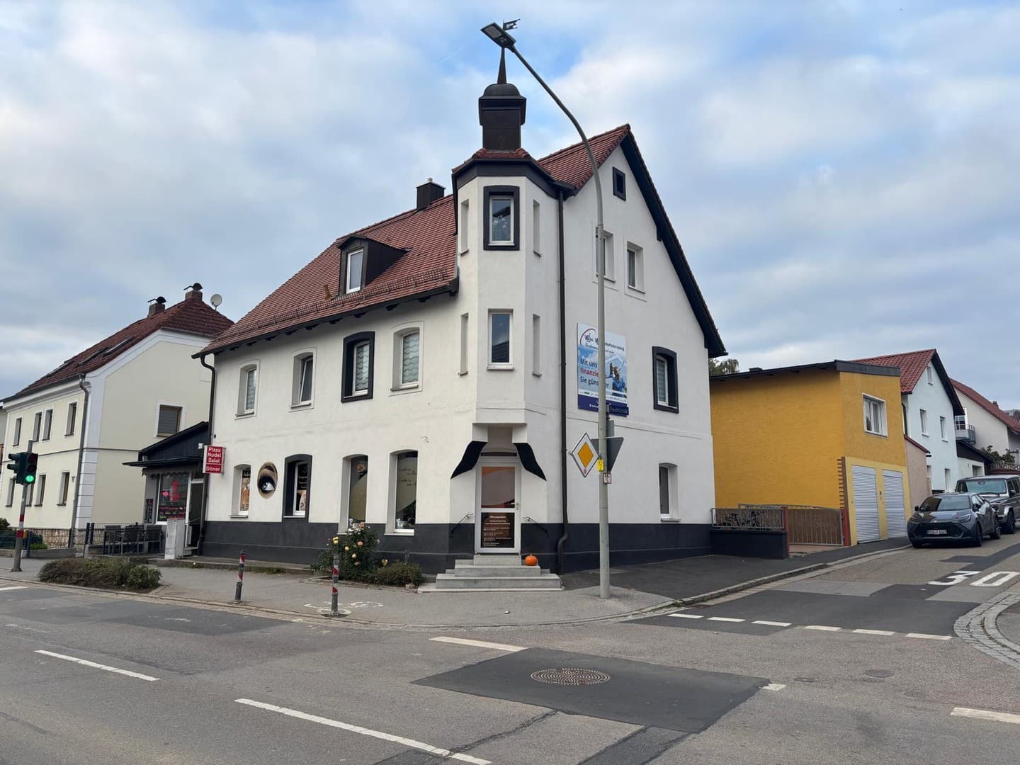 Neuwertige Gewerbeeinheit in gut sichtbarer Lage – 72 m² mit Stellplatz