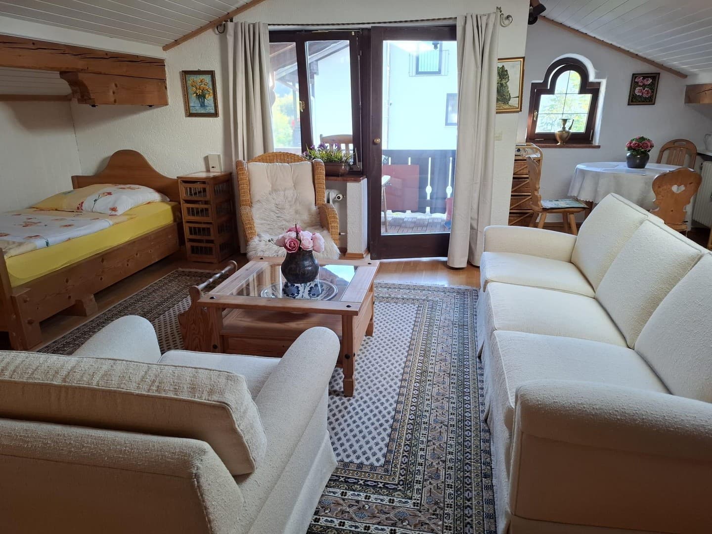 Möbliertes 1 Zimmer Appartment mit Bergblick