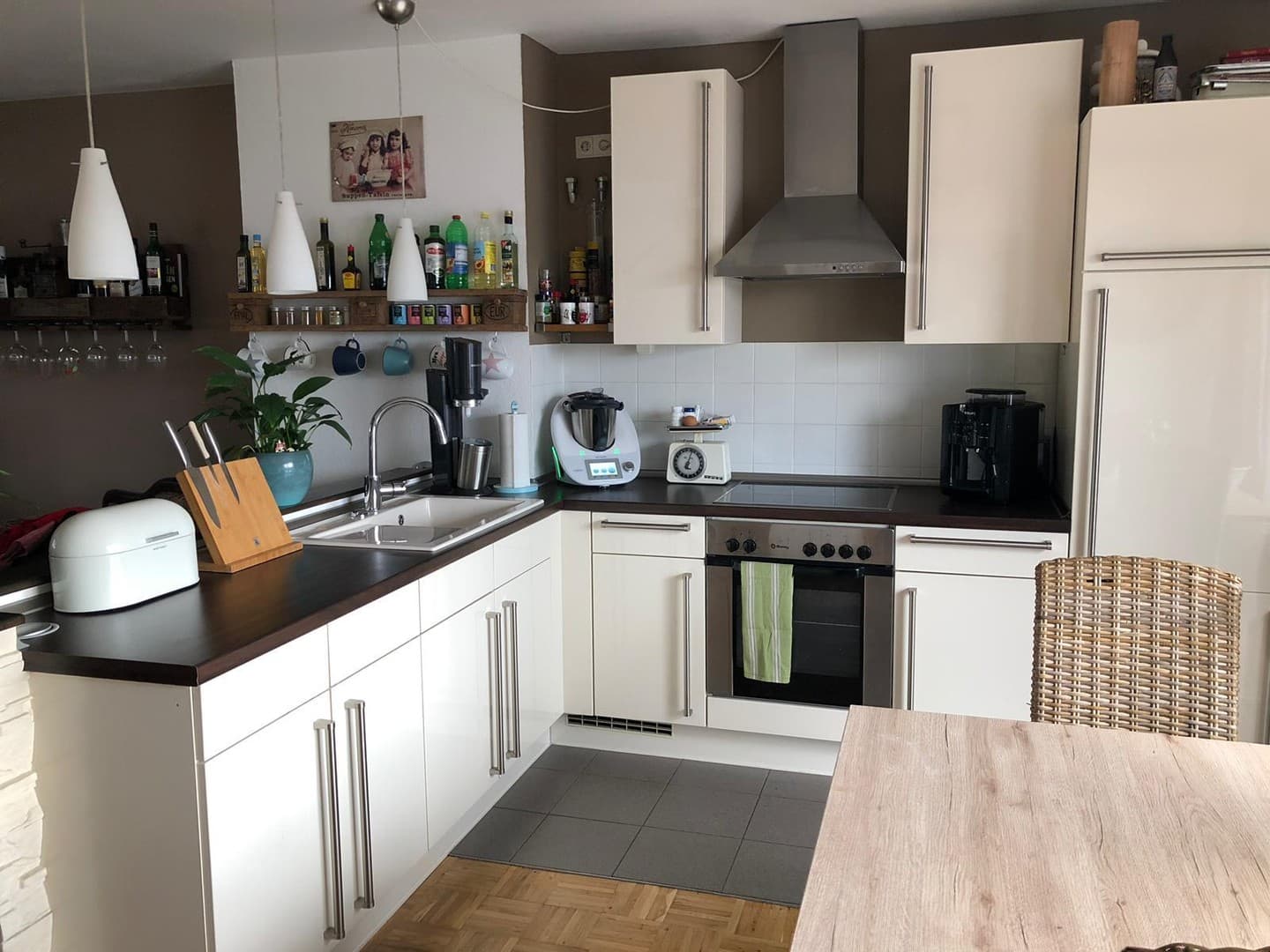 helle, moderne 2 Zimmer Maisonettewohnung im Zentrum/MG mit Balkon und Kfz-Abstellplatz im Innenhof