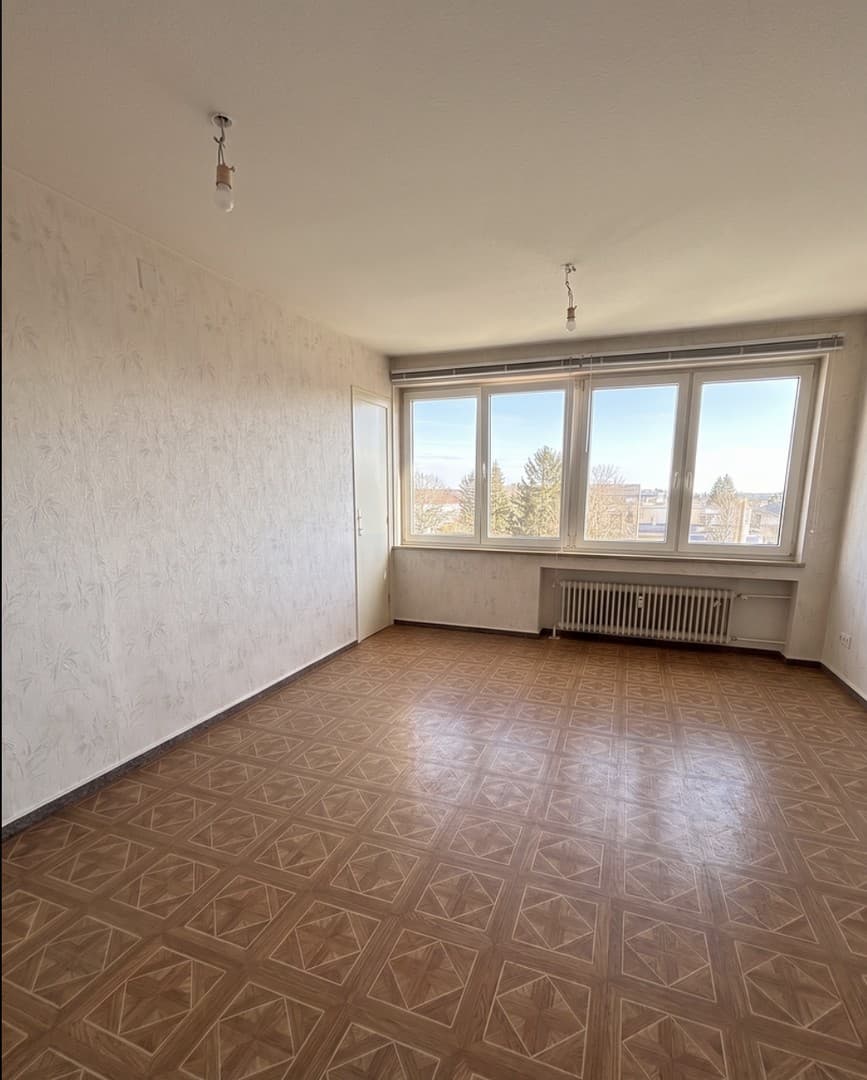 Sehr zentral gelegene lichtdurchflutete 3 Zimmer Wohnung zzgl. einer Garage zu verkaufen!