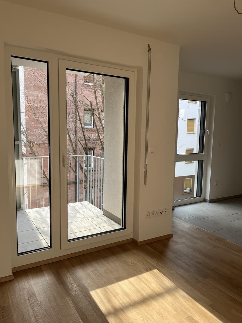 *Neubau* 2-Zi-Whg mit Balkon und EBK; ca. 37qm; nähe TH und Strand Wöhrder See von Privat