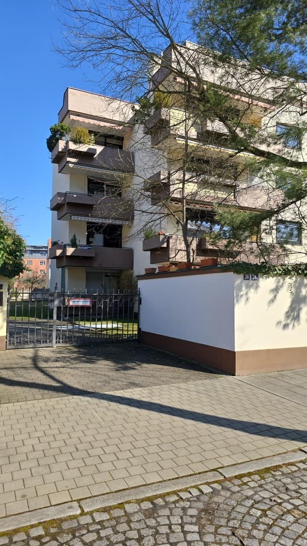 Möblierte 2 Zimmer-Wohnung mit Balkon in Nürnberg Maxfeld direkt am Stadtpark