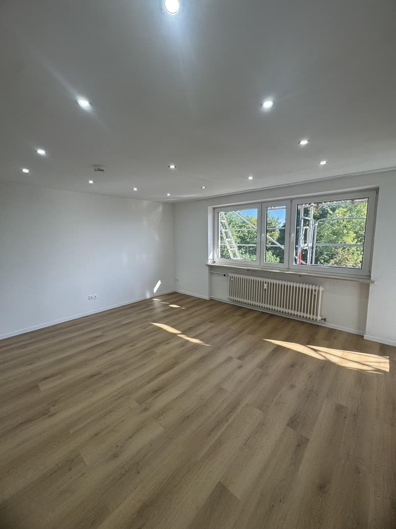 Erstbezug nach Sanierung: Moderne 2-Zimmer-Wohnung mit neuer Einbauküche (inkl. Elektrogeräte)