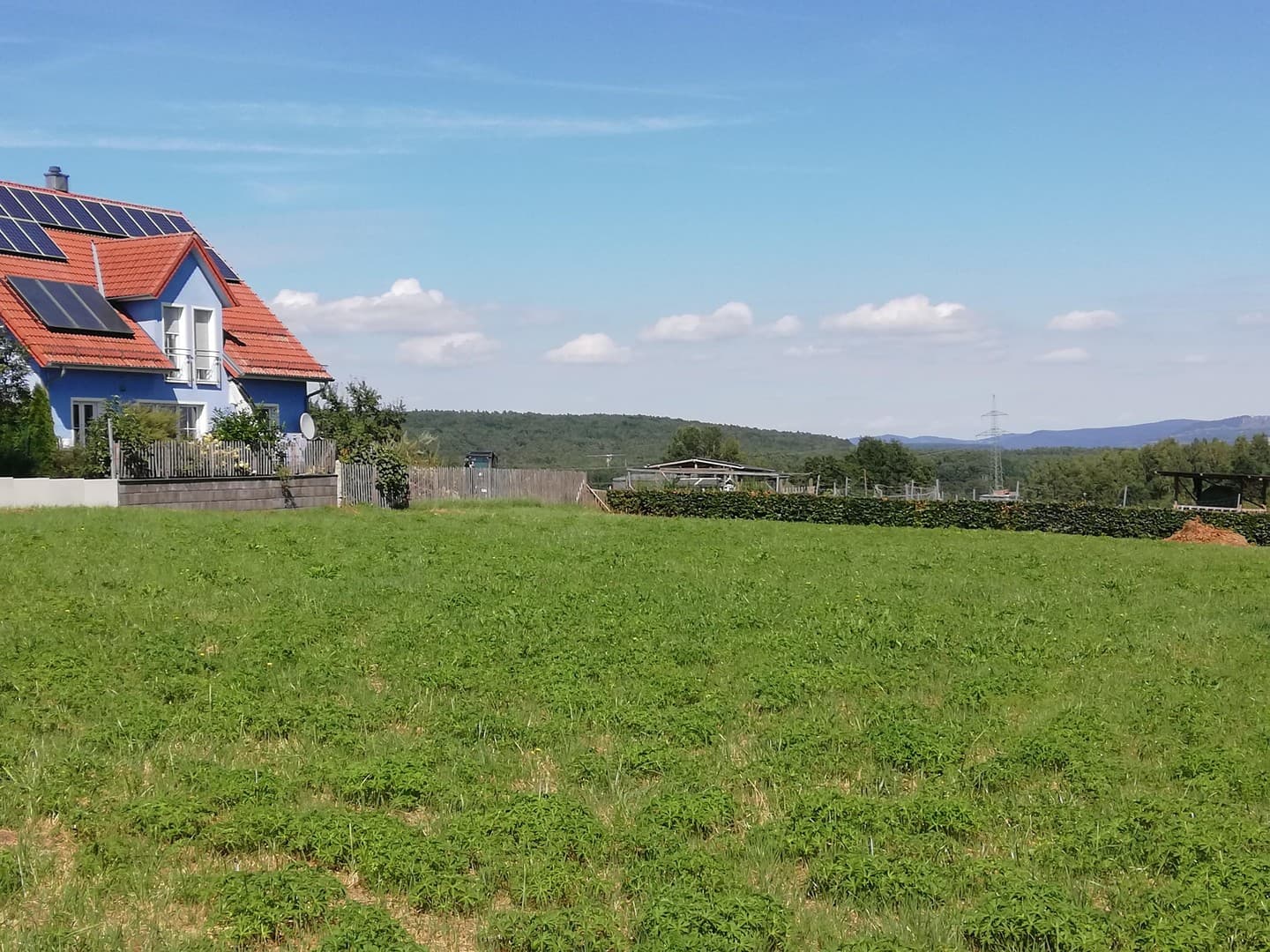 Einfamilienhaus zu vermieten mit 2 Stellplätzen und Garten, Erstbezug