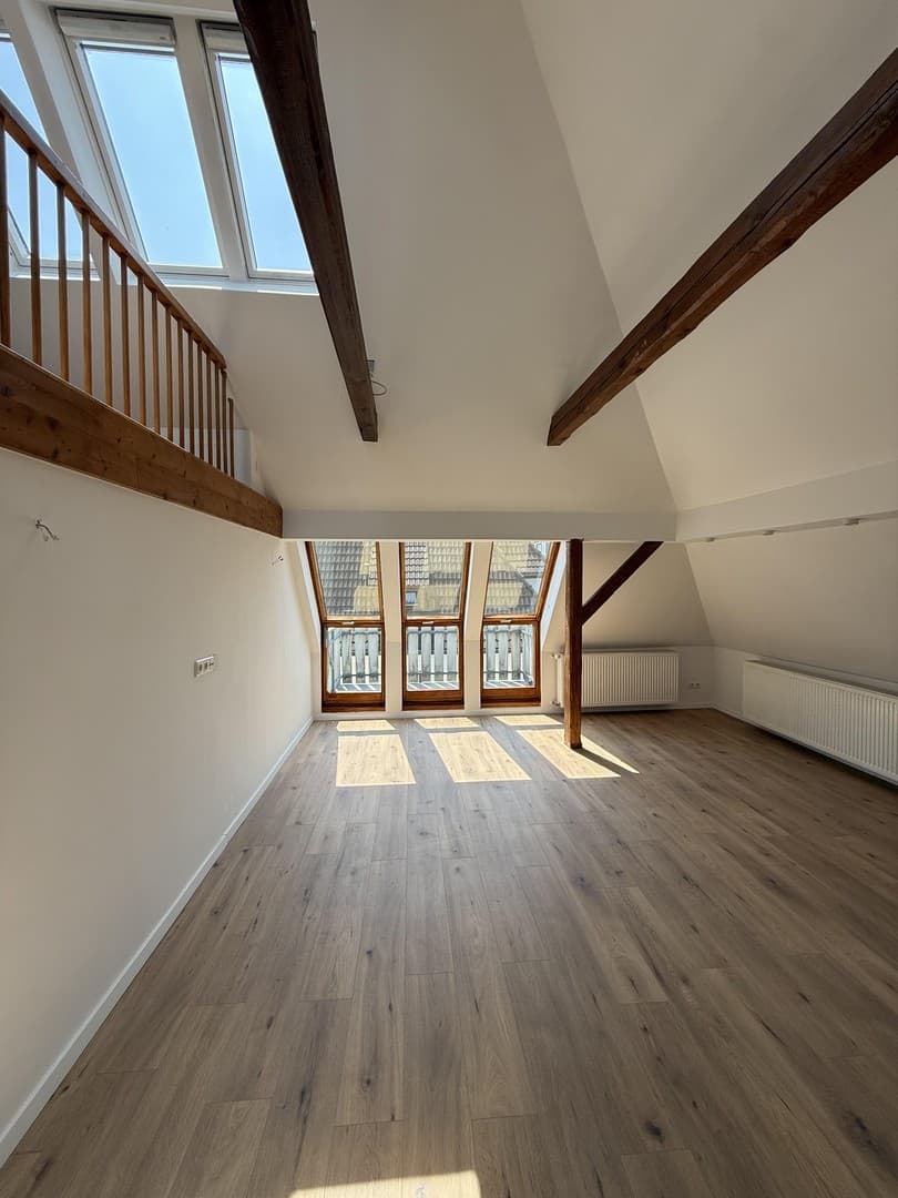 Loft/Galeriewohnung - neu saniert - wunderschön!