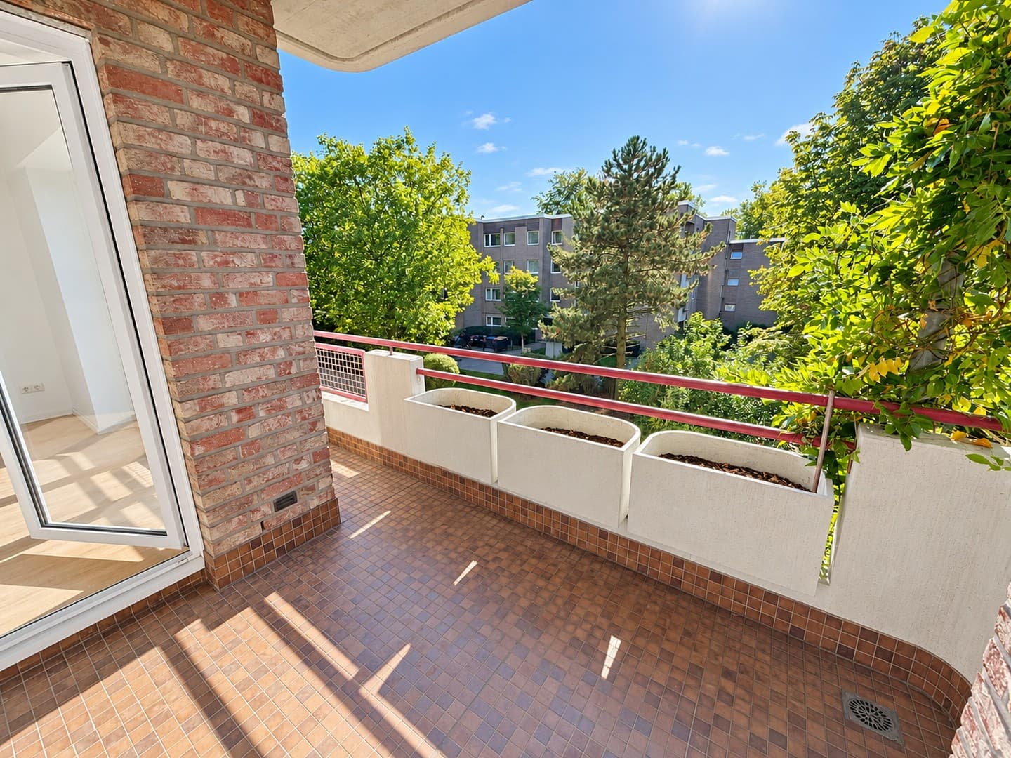 Morgenkaffee auf dem Balkon, Abendessen aus der eigenen Küche: 2-Zimmer-Wohnung in Münster