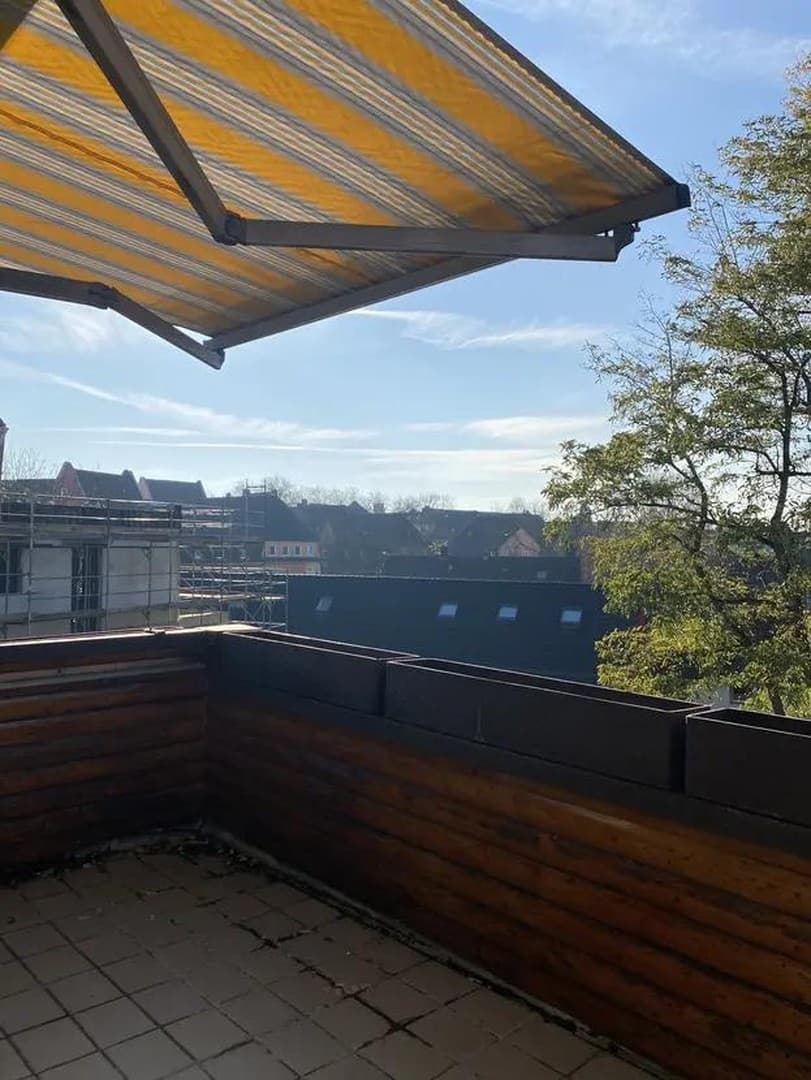 Schöne DG-Wohnung mit Ausblick, EBK & Stellplatz
