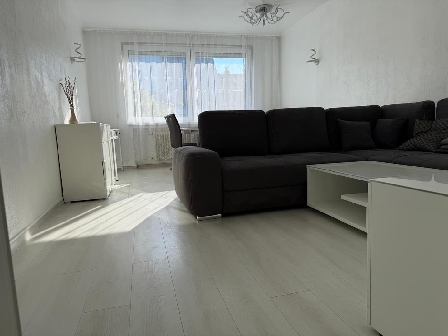 Frisch renovierte, voll möblierte 2-Zimmer-Wohnung mit Balkon in Düsseldorf-Oberbilk