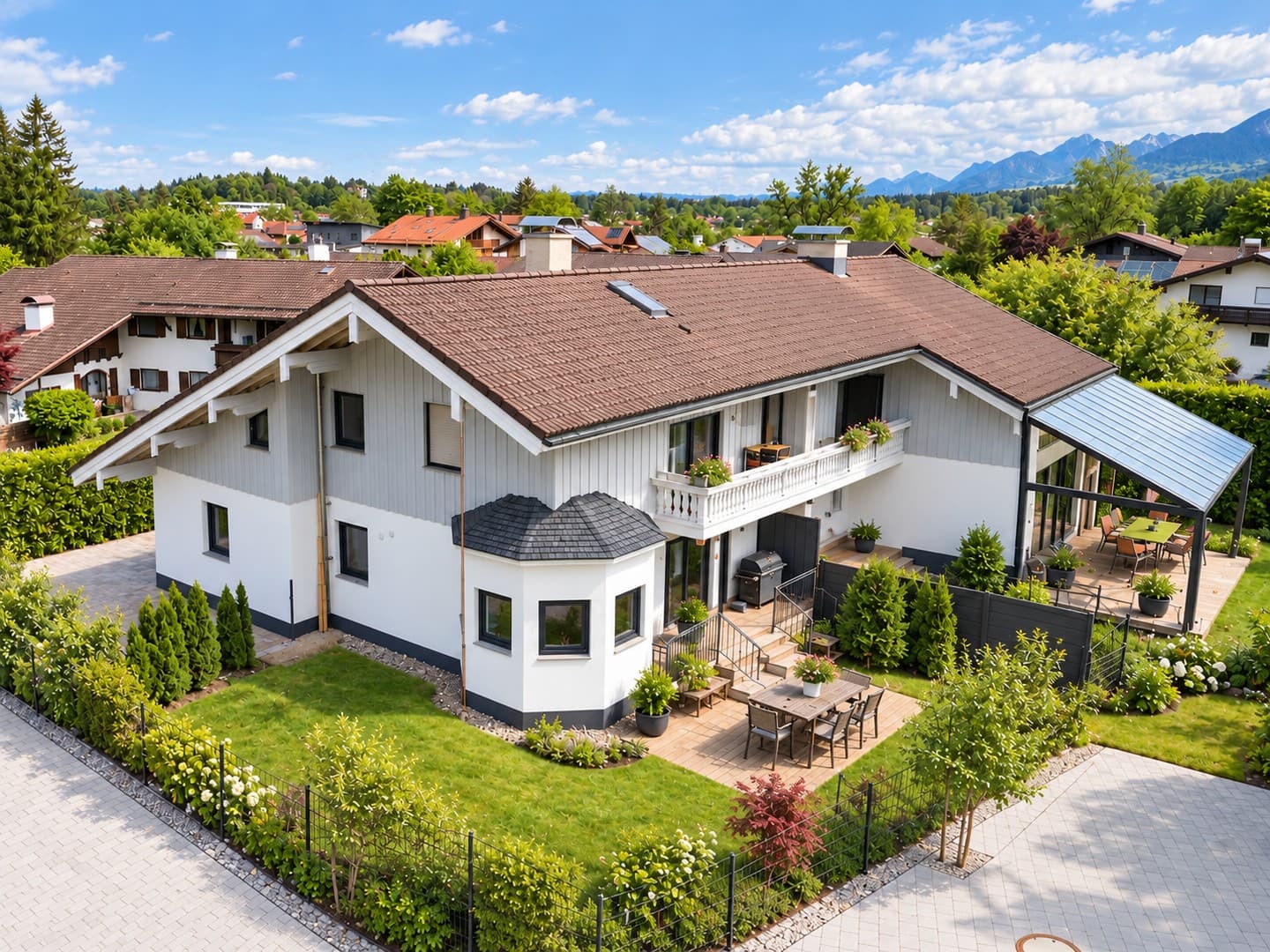 Provisionsfrei: Kernsanierte Doppelhaushälfte mit Erker, Kachelofen und Südgarten – Thansau am Inn
