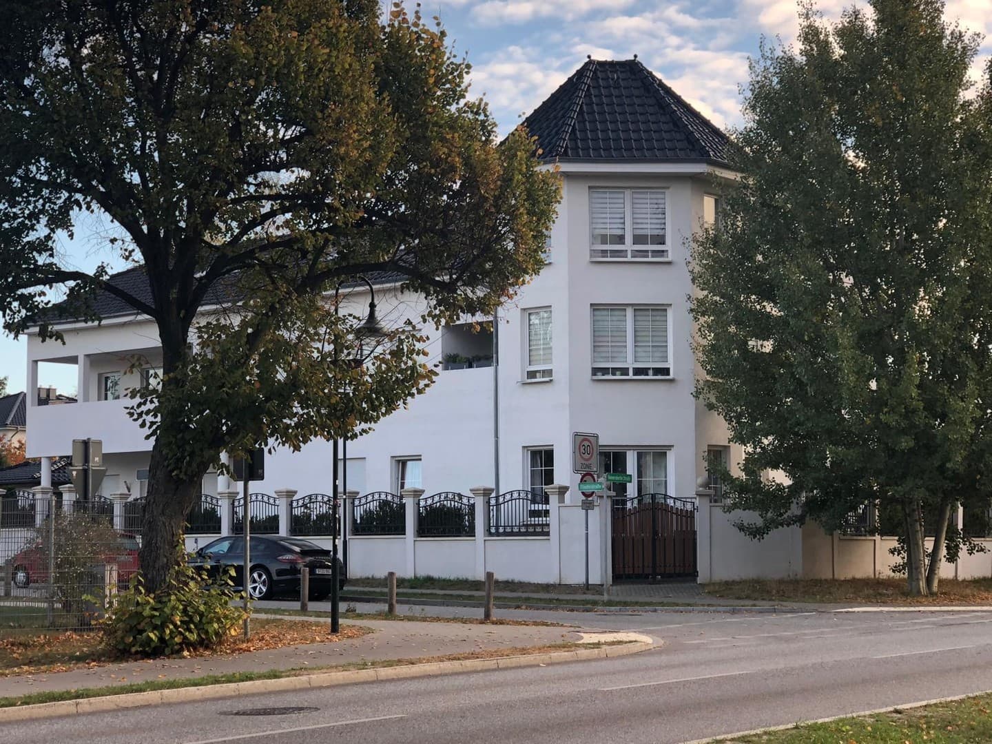 Helle 3-Zimmer-Wohnung im 1. OG mit Balkon – 84 m², Fußbodenheizung, Stellplatz
