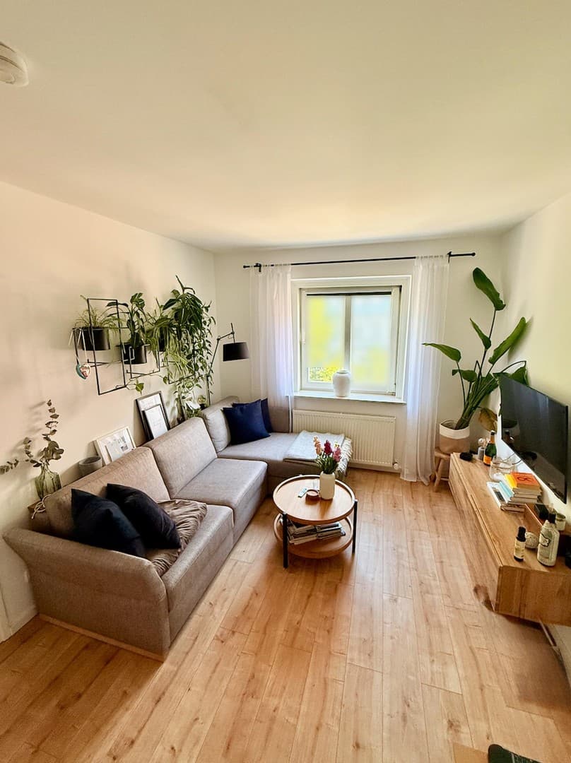 Möblierte Helle, moderne 2-Zimmer (51 m2) Wohnung zur Untervermietung