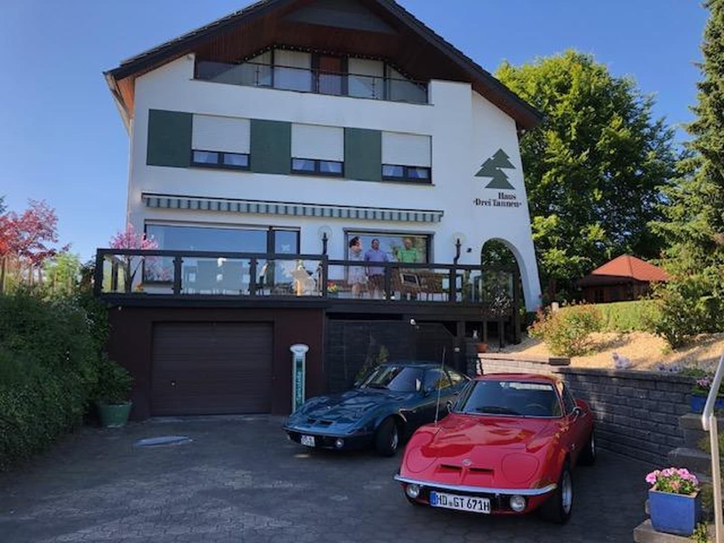 Freistehende Traum Immobilie im Grünen mit Baugrundstück, Wohnung und Apartment