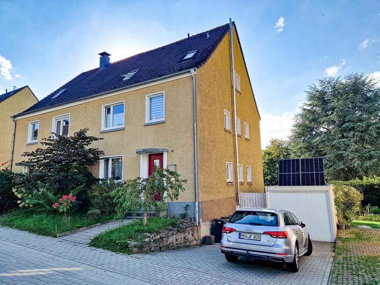 Doppelhaushälfte mit vielen Nutzungsmöglichkeiten in Mülheim Heimaterde