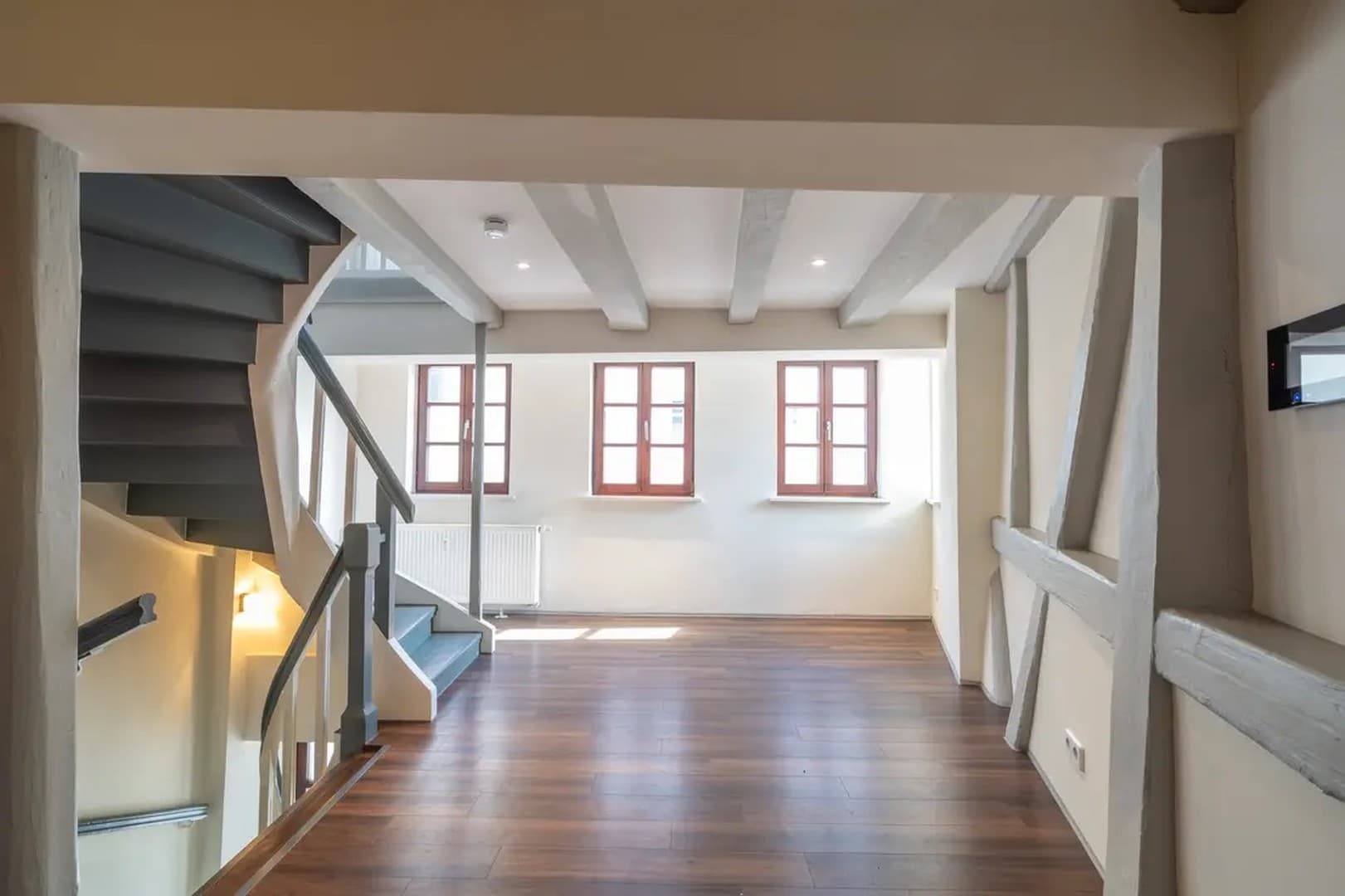 Loft-Stadthaus in der Altstadt: 125 m² auf 4 Ebenen, 2 Bäder, Einbauküche, Klima – ideal für Paare