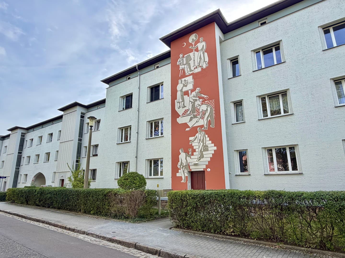 2-Raum-Wohnung mit Balkon & Badewanne - WG geeignet - Parkett-Fußboden