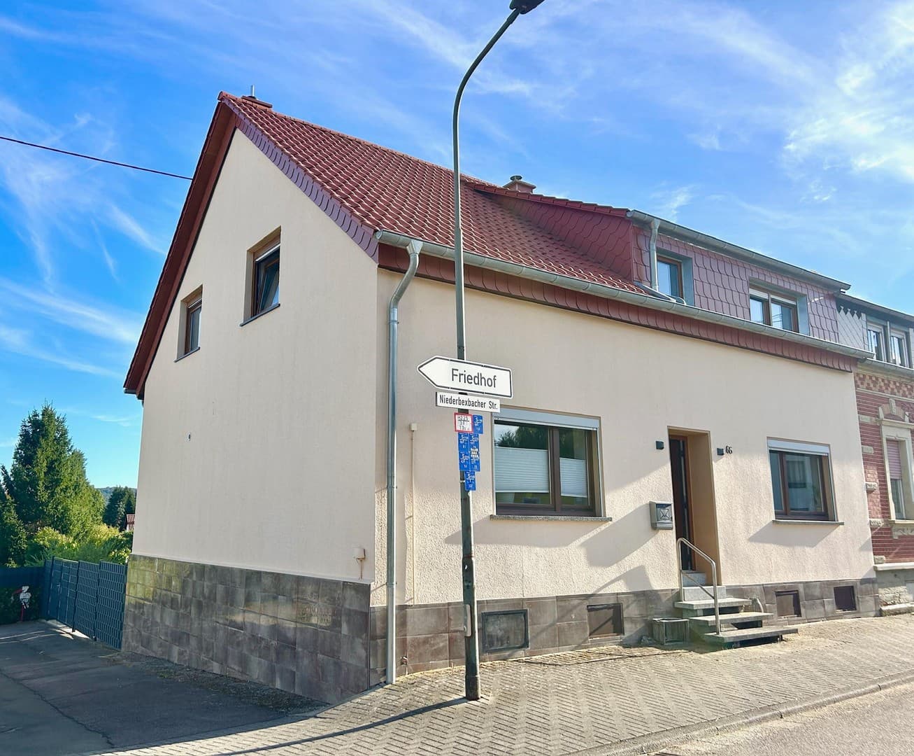 Gepflegte Doppelhaushälfte mit großem Garten und Balkon in Neunkirchen-Kohlhof