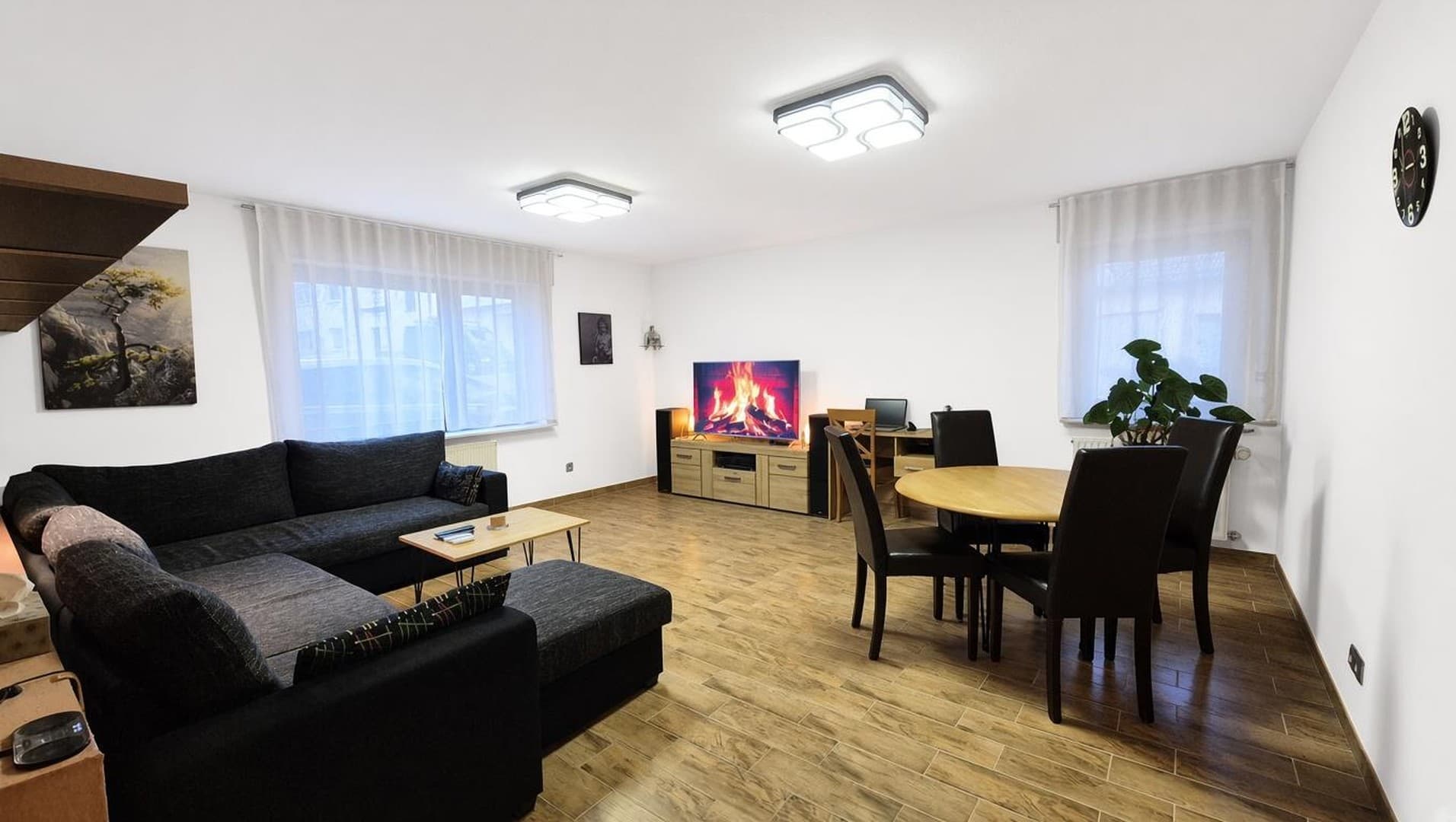 Großzügige 3-Zimmer-EG-Wohnung, Einbauküche, 2 Parkplätze, Keller