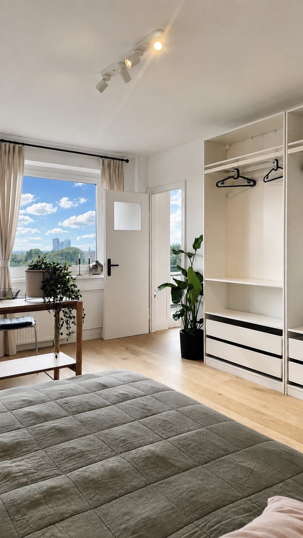 Bezugsfrei – Modernisiertes City-Apartment mit Balkon und Weitblick über den Jacobipark -