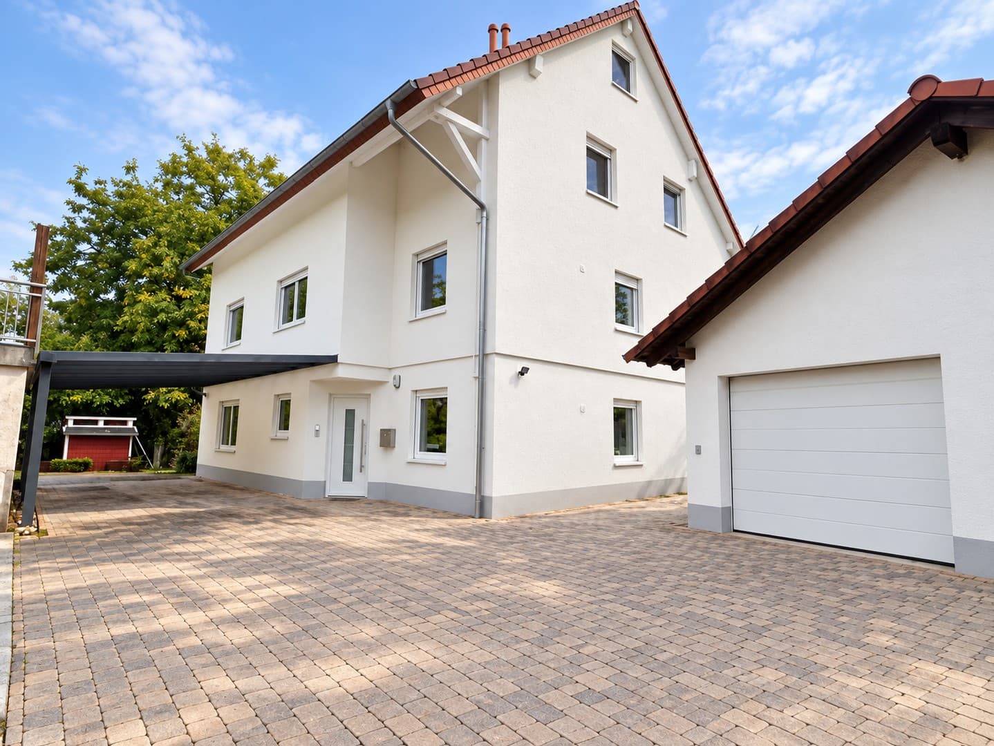 Großzügiges Familienhaus mit Einliegerwohnung in Reichenbach-Steegen
