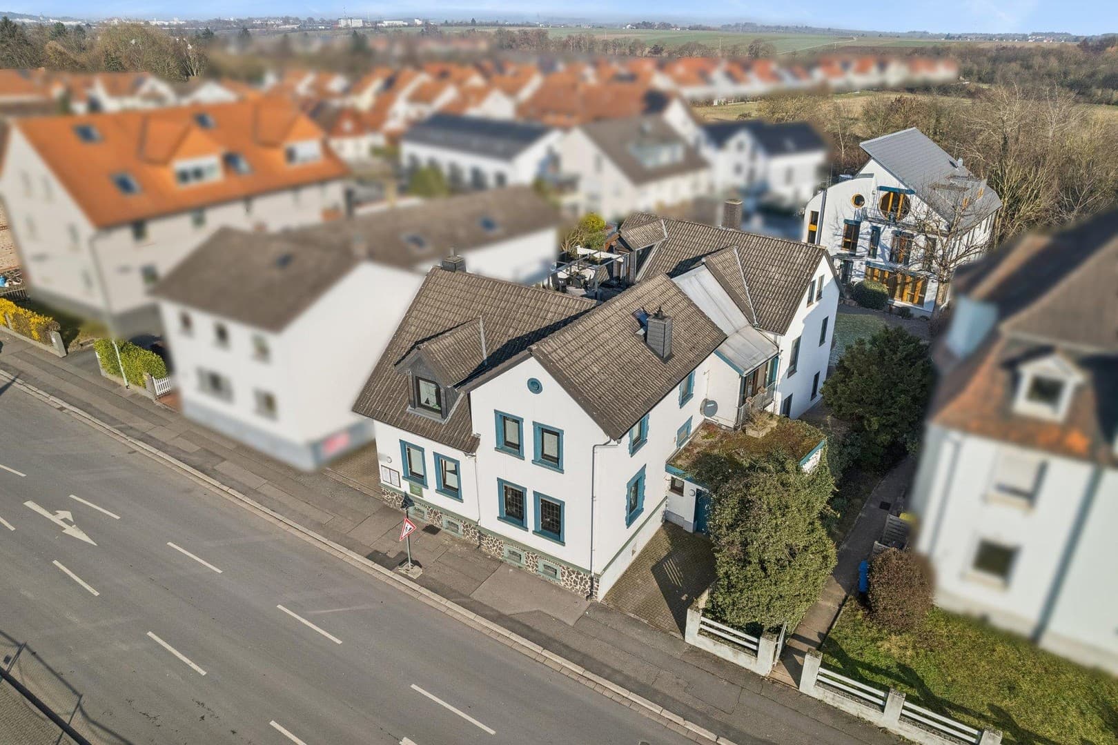 Wohnhaus mit Arztpraxis in Friedberg Fauerbach