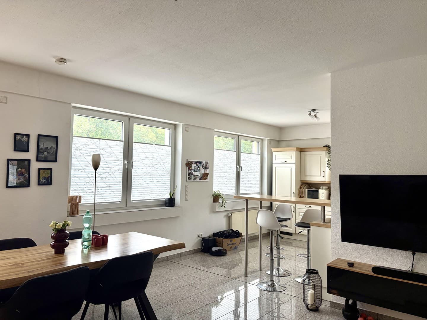 Gemütliche und helle 3-Zimmer-Wohnung mit Terrasse und Einbauküche in sehr guter Lage