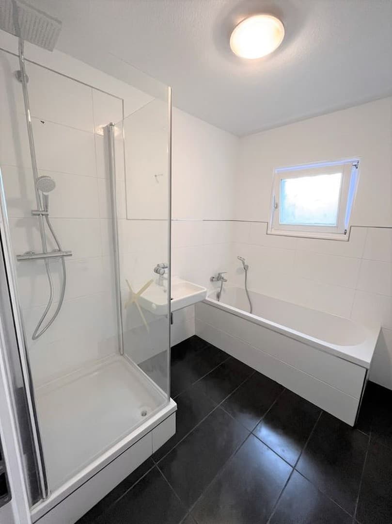 Sanierte Wohnung - 3 Schlafzimmer, neues Badezimmer & Gäste-WC inkl. Stellplatz & Keller