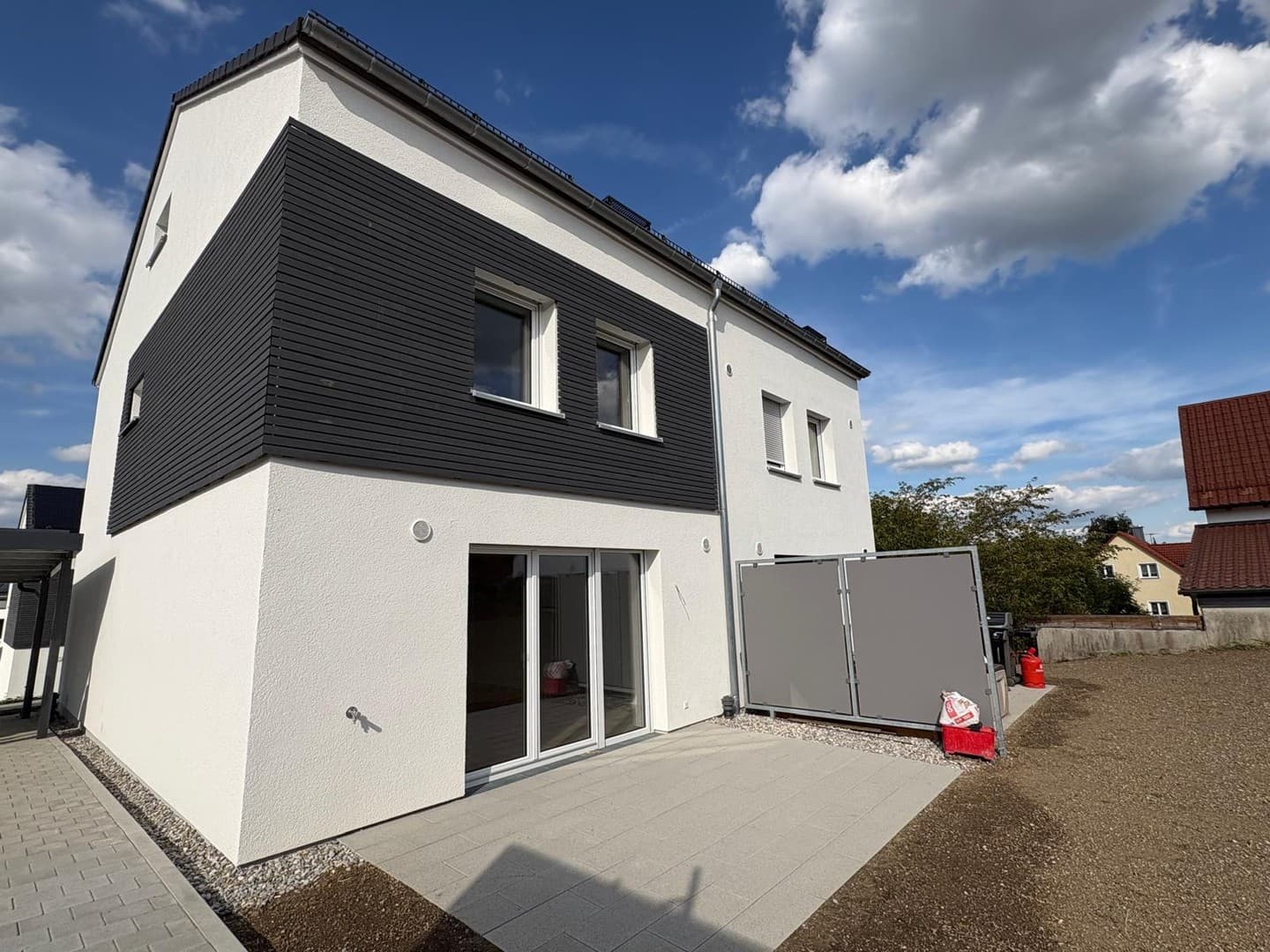 Einziehen und Aufatmen, Familienfreundliches Doppelhaus mit Garten in ruhiger Lage
