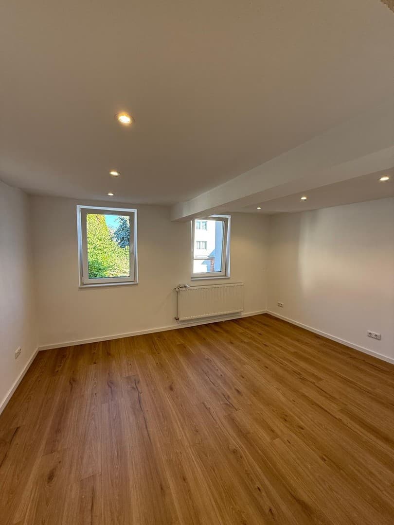 5-Zimmer-Maisonette über drei Wohnebenen – kernsaniert, mit Einbauküche & 2 Bädern