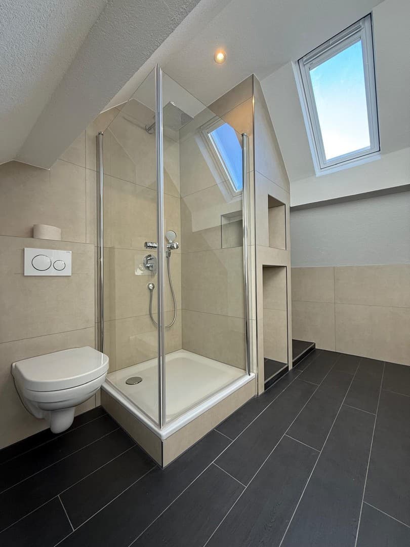 5-Zimmer-Maisonette über drei Wohnebenen – kernsaniert, mit Einbauküche & 2 Bädern