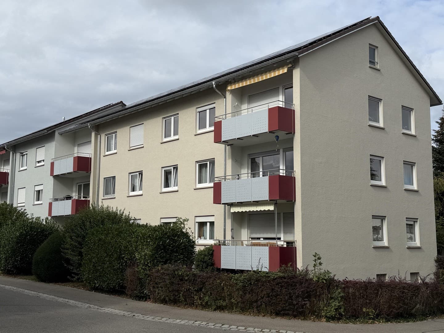 Luxuriös Kernsanierte 3 Zimmer Wohnung (Haus Energetisch Saniert, Energieausweis in Arbeit)