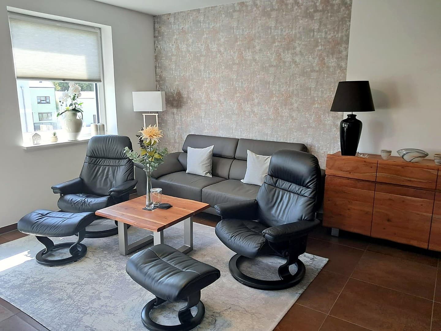Neuwertige, möblierte 2-Zi.-Wohnung mit Aufzug, Ostbalkon & Tiefgarage – Neubau 2023, A+