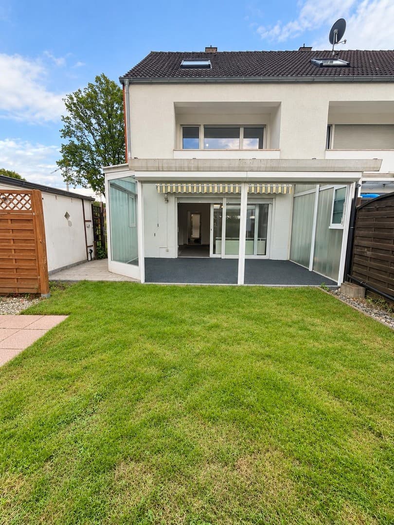 Frisch saniertes Reihenendhaus mit Wintergarten und eigenem Garten in Waltrop