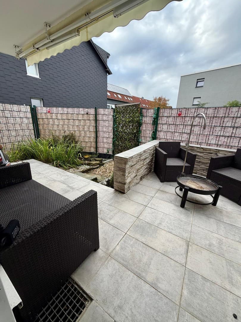 Zentral gelegene sanierte 2-Zimmer EG Wohnung Lev Opladen mit Terrasse